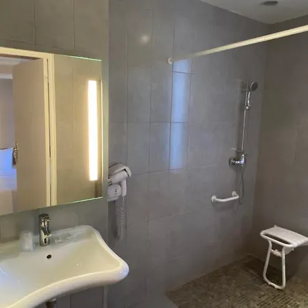 Отель Du Parc 2*